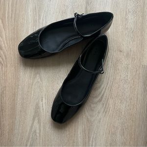 Doen Patent leather Mary Jane shoes perfect condition size 38.5